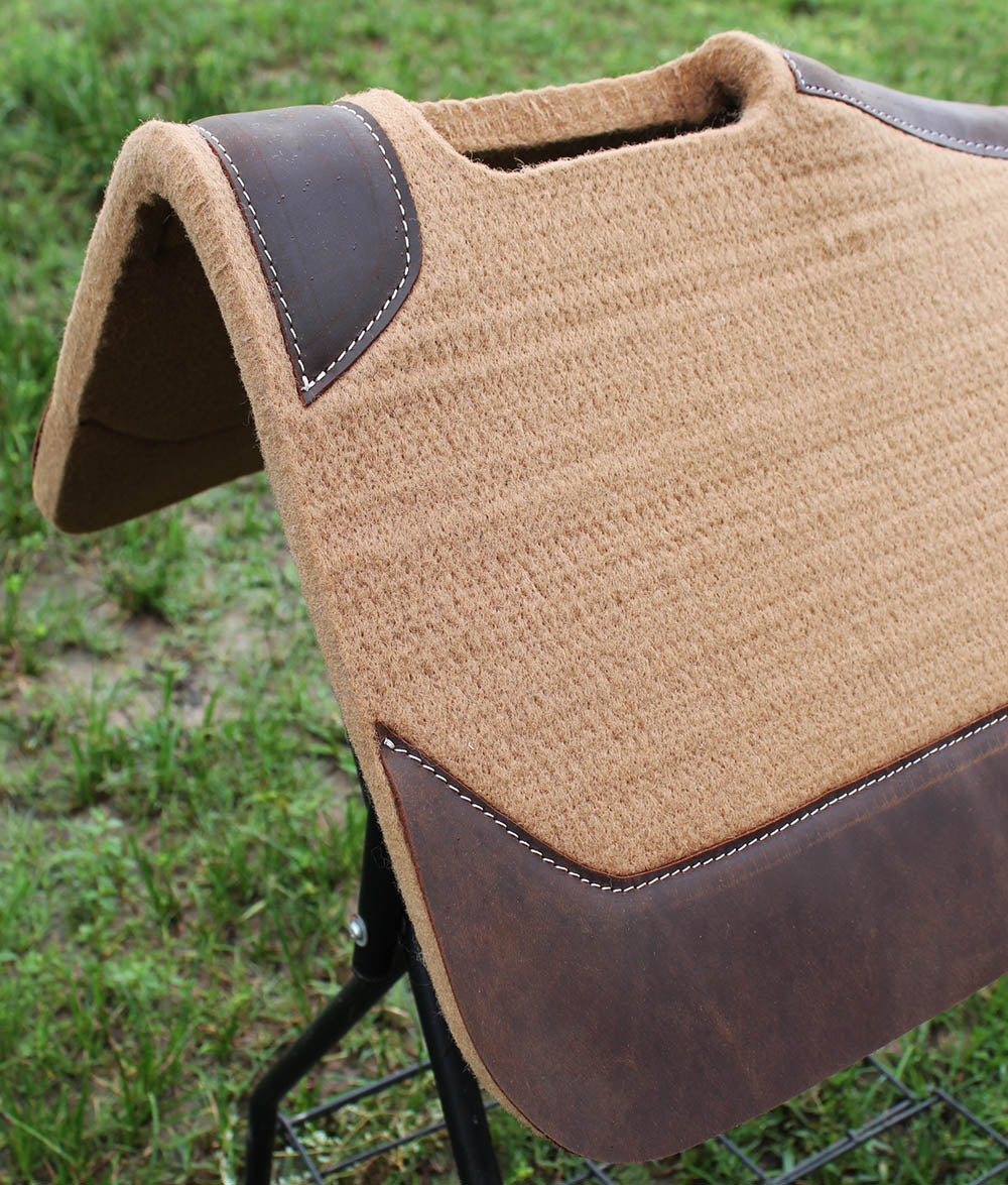 HORSE: SADDLE PADS