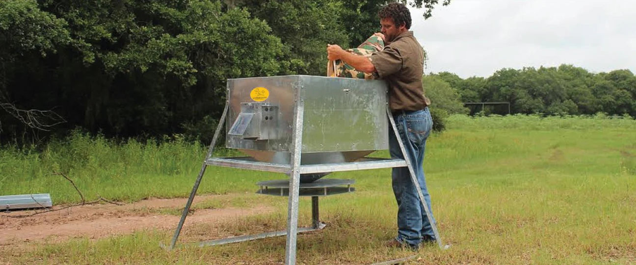 CORN FEEDERS 600 LB. LOW & THROW CORN FEEDER