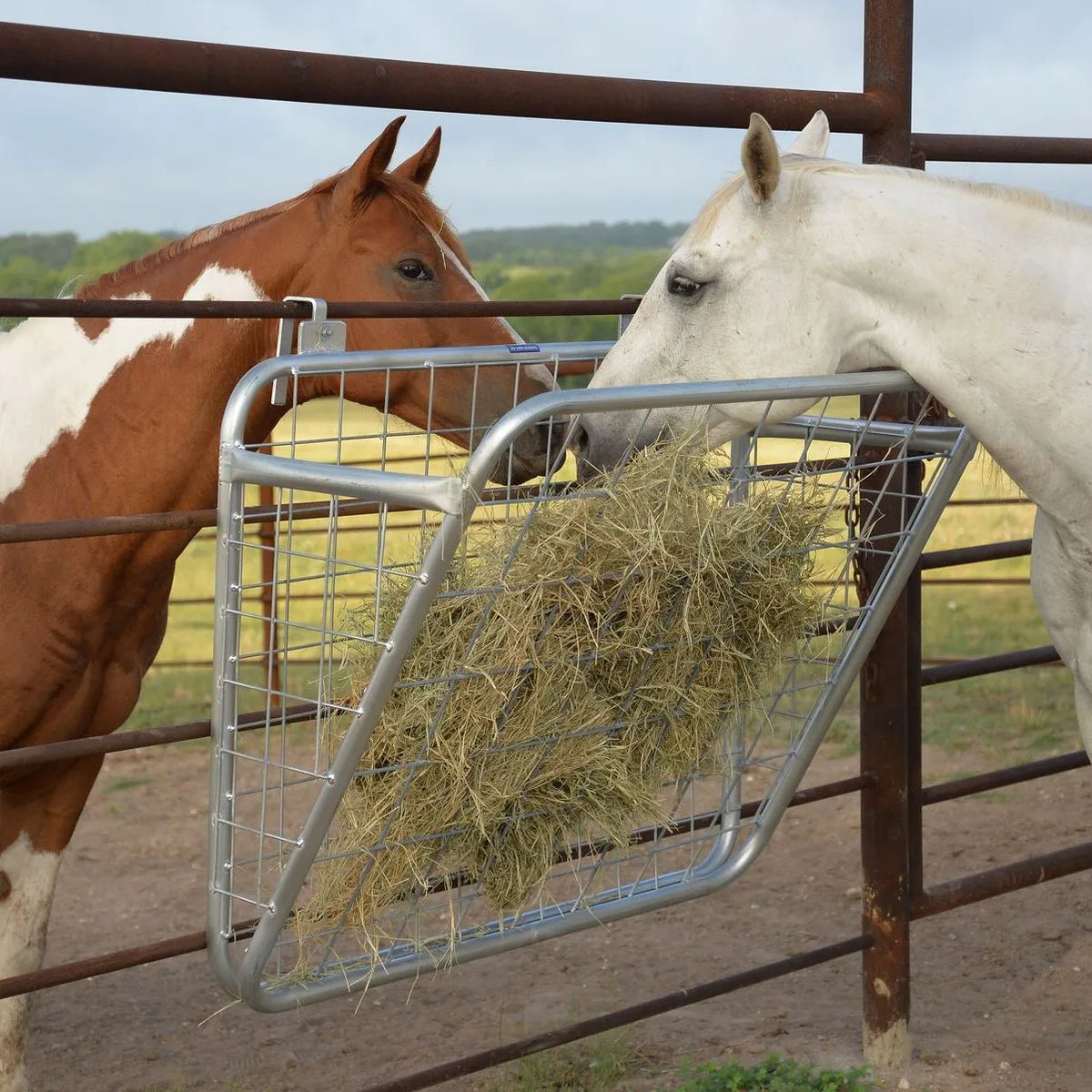 FREESTANDING WIRE HAY RACK — Bushland Ranch Store
