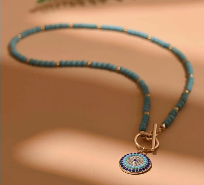 Eye detail round charm beaded necklace